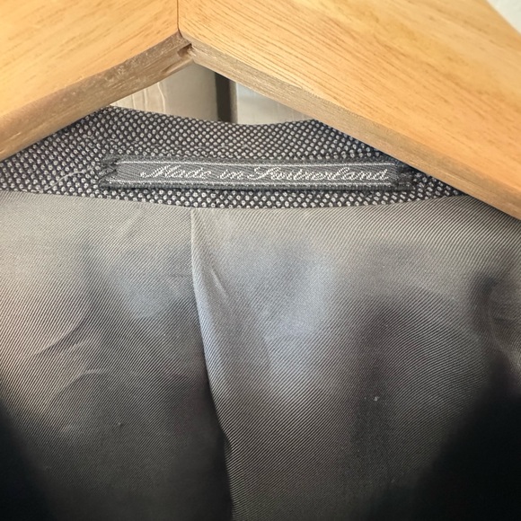 Ermenegildo Zegna suit.  Beautifully made and designed suit for all occasions. - Picture 4 of 7